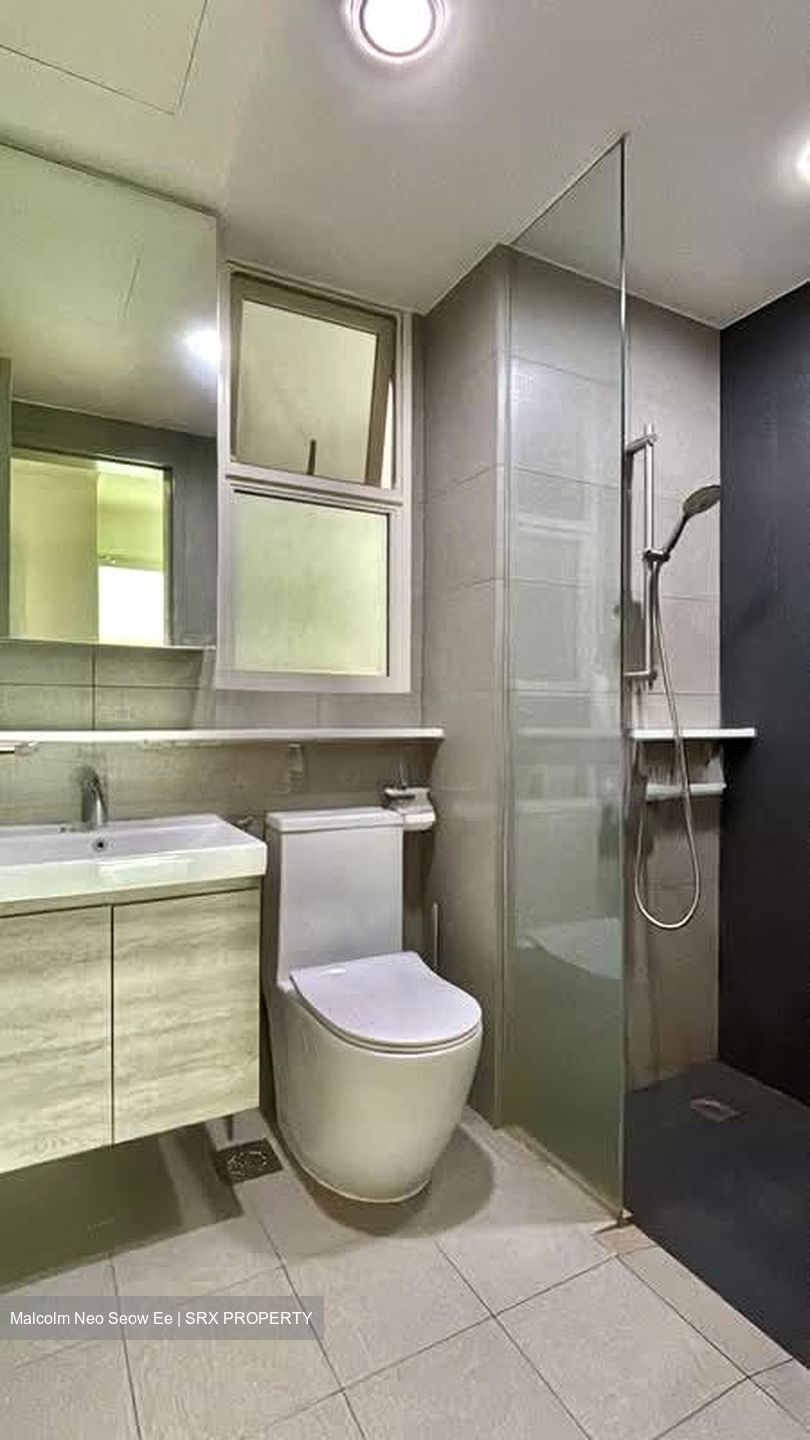 Vacanza @ East (D14), Condominium #539462291